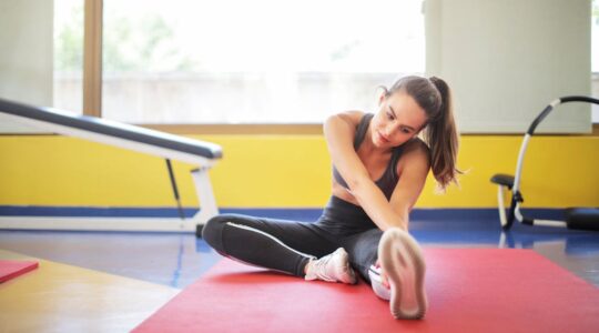 femme faisant de la gym